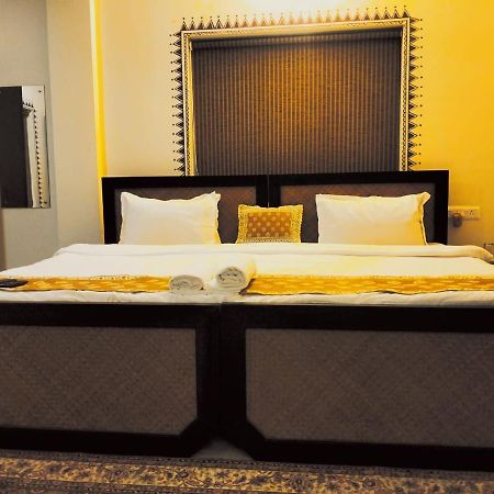 Hotel Kolam ชานตี นิเคทัน ภายนอก รูปภาพ