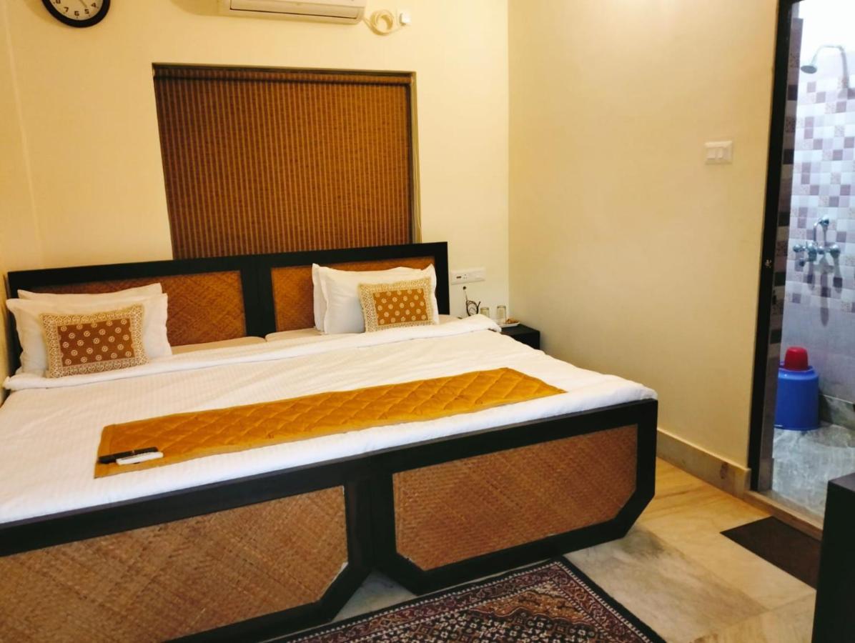 Hotel Kolam ชานตี นิเคทัน ภายนอก รูปภาพ