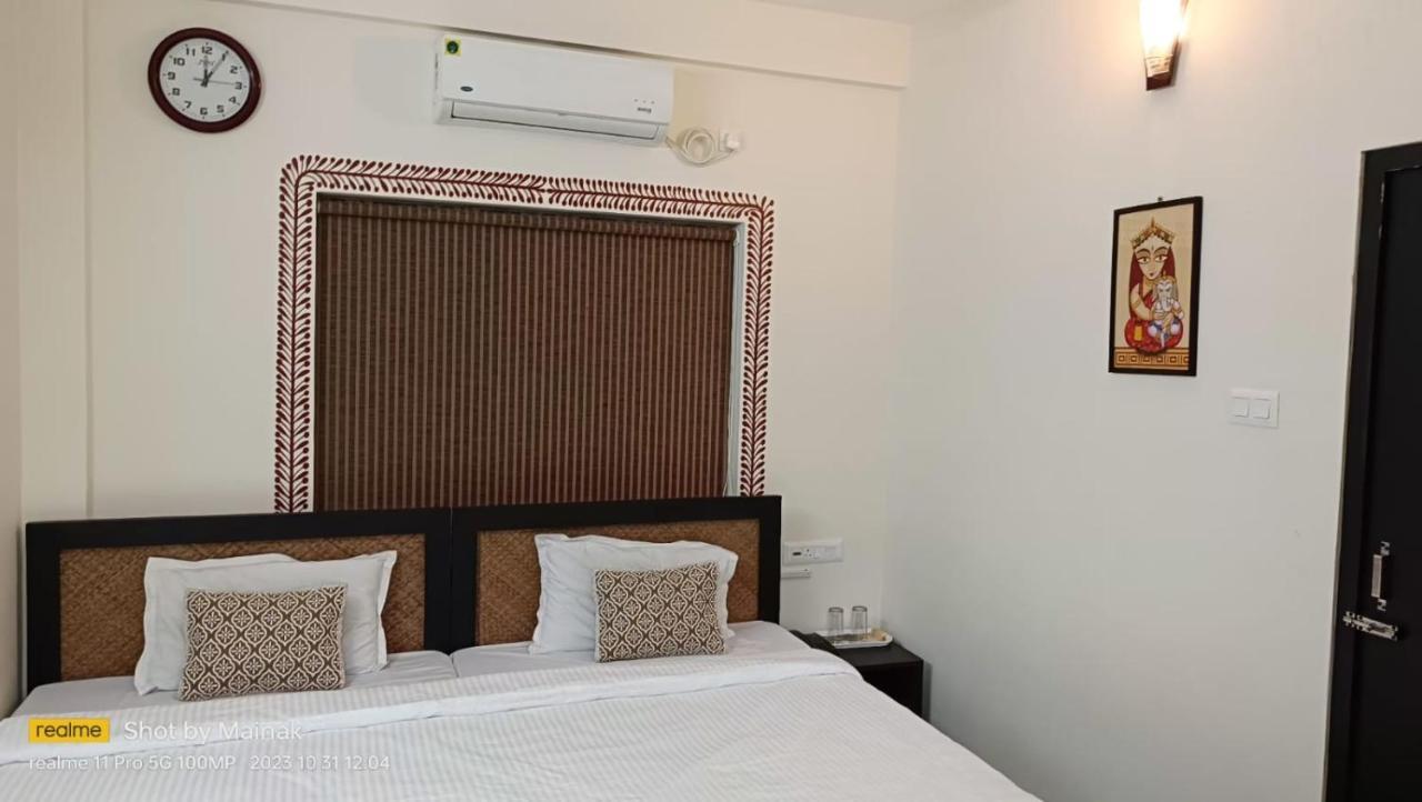 Hotel Kolam ชานตี นิเคทัน ภายนอก รูปภาพ