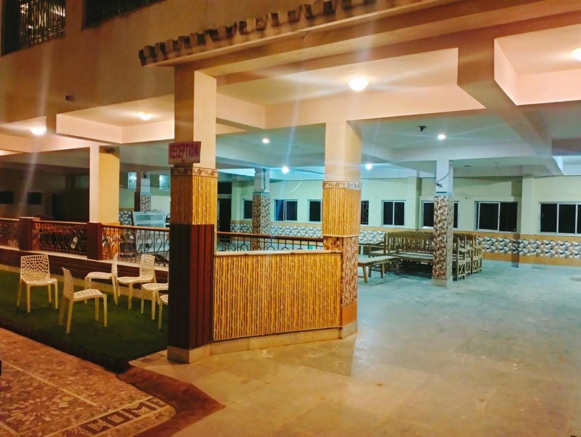 Hotel Kolam ชานตี นิเคทัน ภายนอก รูปภาพ