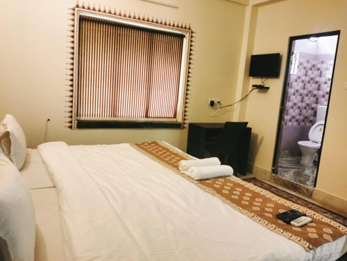Hotel Kolam ชานตี นิเคทัน ภายนอก รูปภาพ