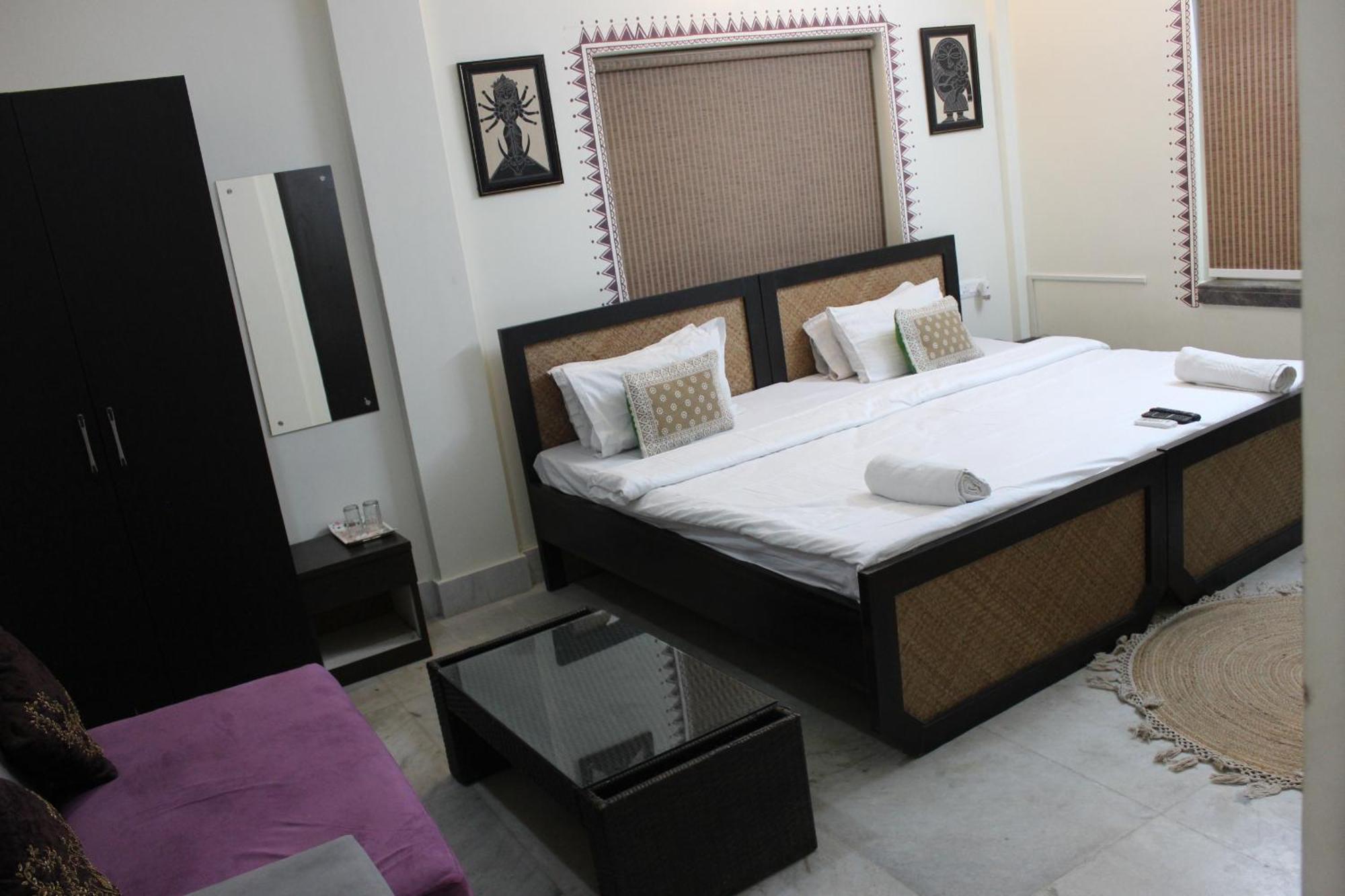 Hotel Kolam ชานตี นิเคทัน ภายนอก รูปภาพ