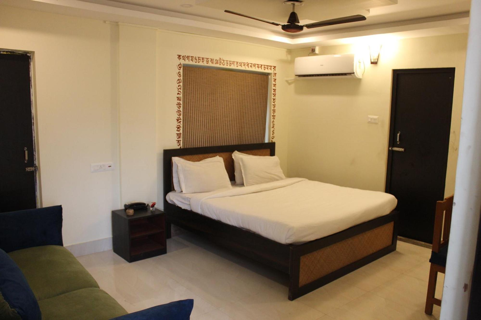 Hotel Kolam ชานตี นิเคทัน ภายนอก รูปภาพ