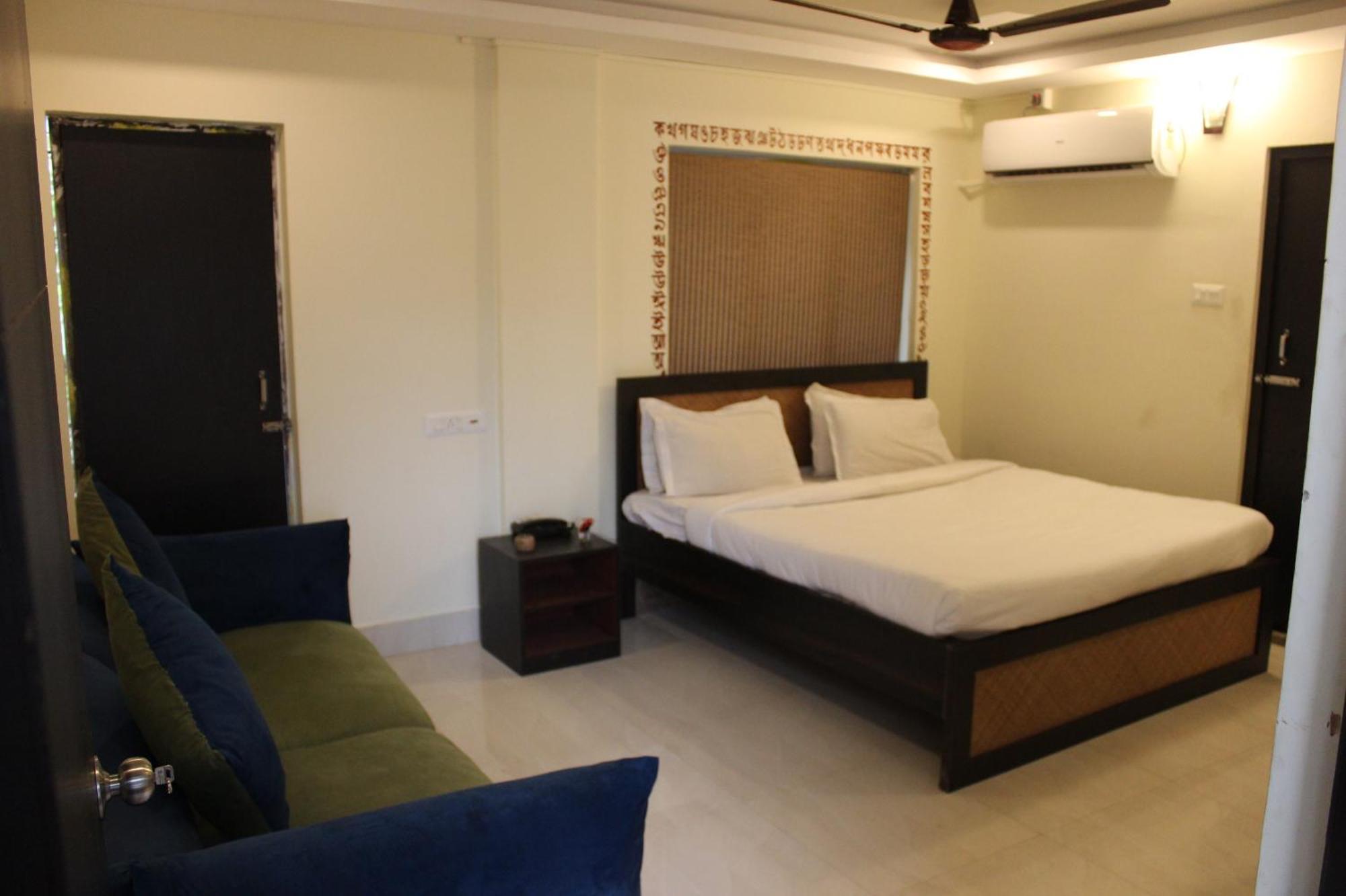 Hotel Kolam ชานตี นิเคทัน ภายนอก รูปภาพ